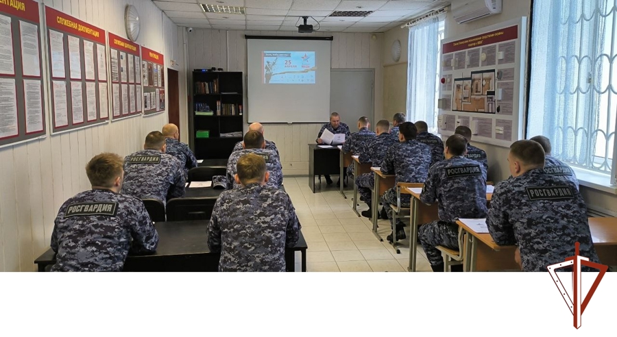 В Югре военнослужащие и сотрудники Росгвардии написали «Диктант Победы».