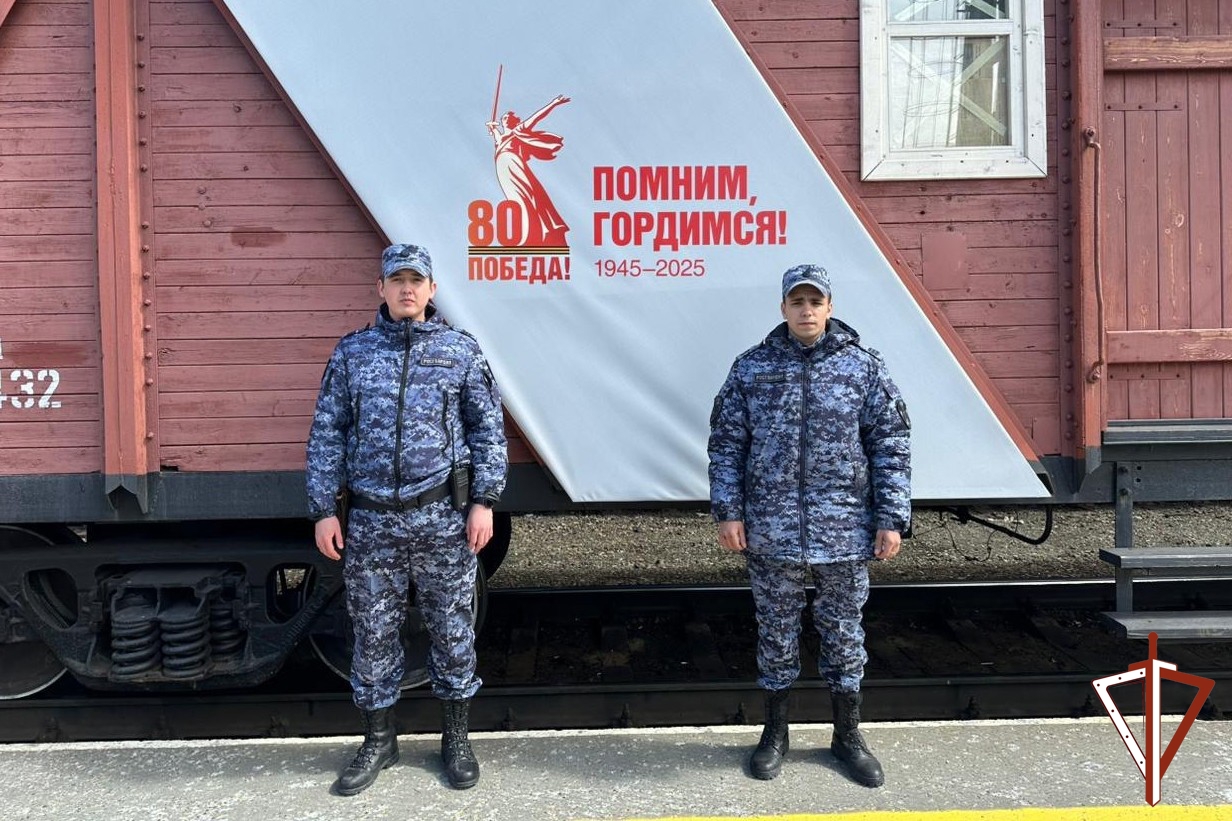 Сотрудники Управления Росгвардии по ХМАО – Югре во взаимодействии с коллегами из регионального УМВД России обеспечили безопасность прибытия &quot;Эшелона Победы&quot; в Югру.