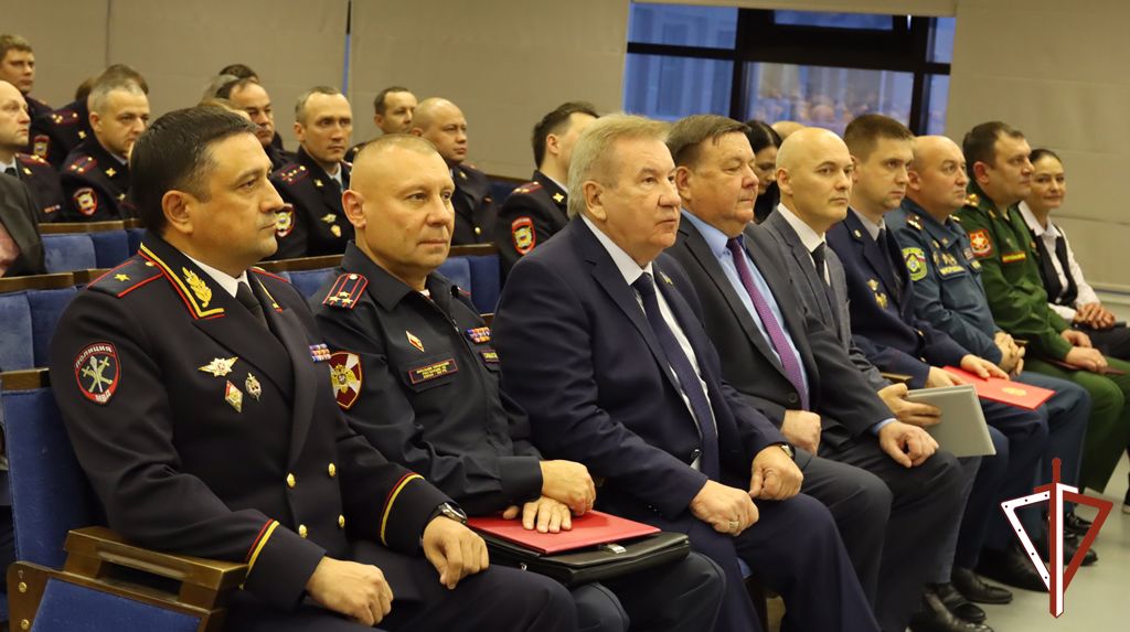 Начальник Управления Росгвардии по ХМАО ¬– Югре полковник полиции Евгений Симаков принял участие в торжественном мероприятии к 100-летию службы участковых уполномоченных полиции.