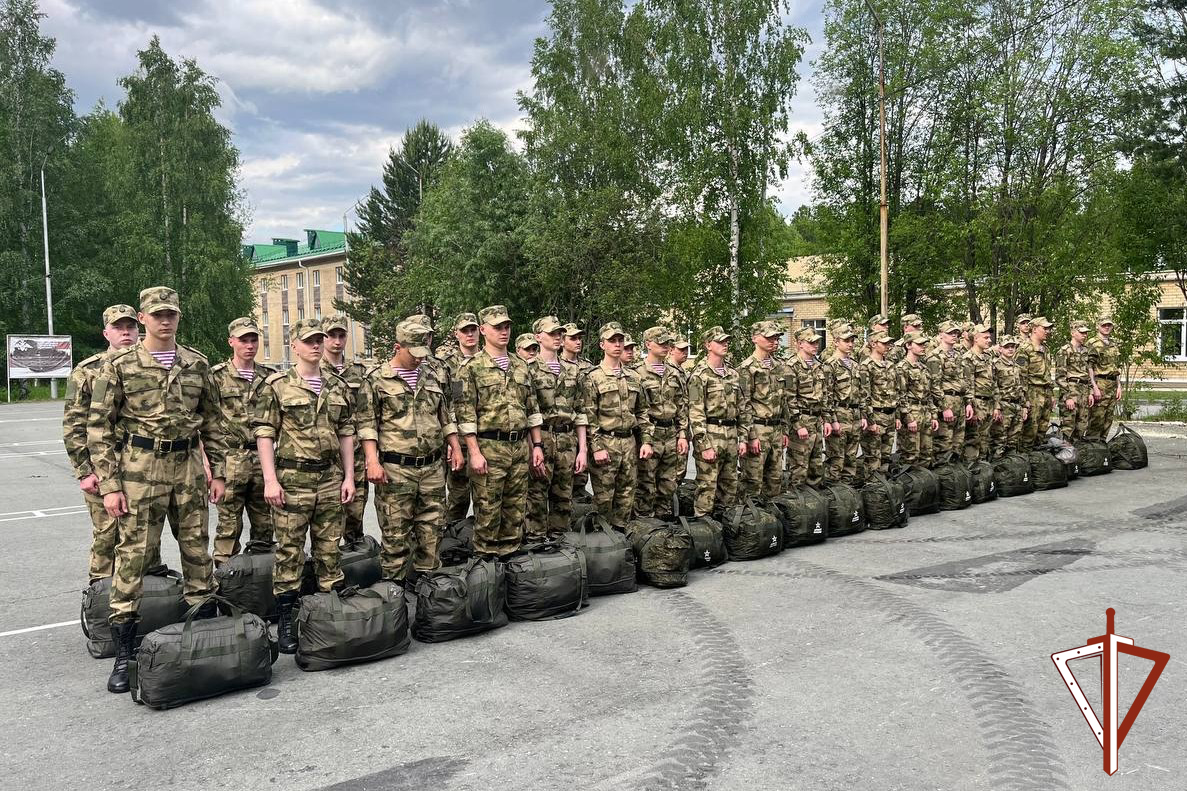 Росгвардия подвела итоги весенней призывной кампании: войска пополнили порядка 100 новобранцев из Югры.