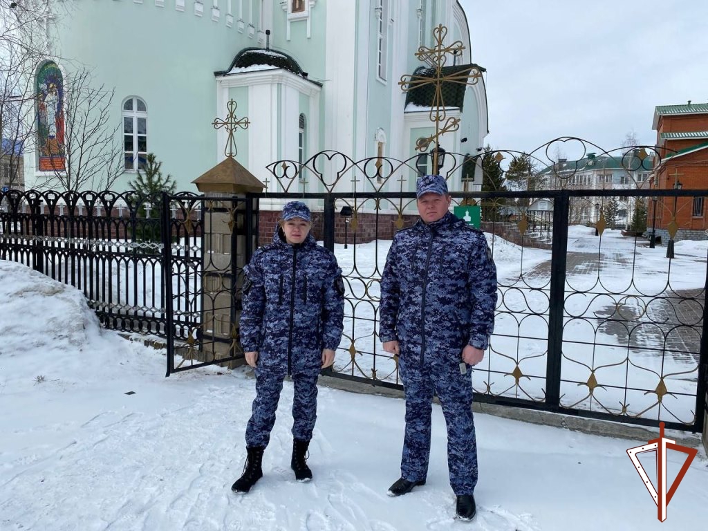 В Югре Росгвардия обеспечила правопорядок в период Радоницы.