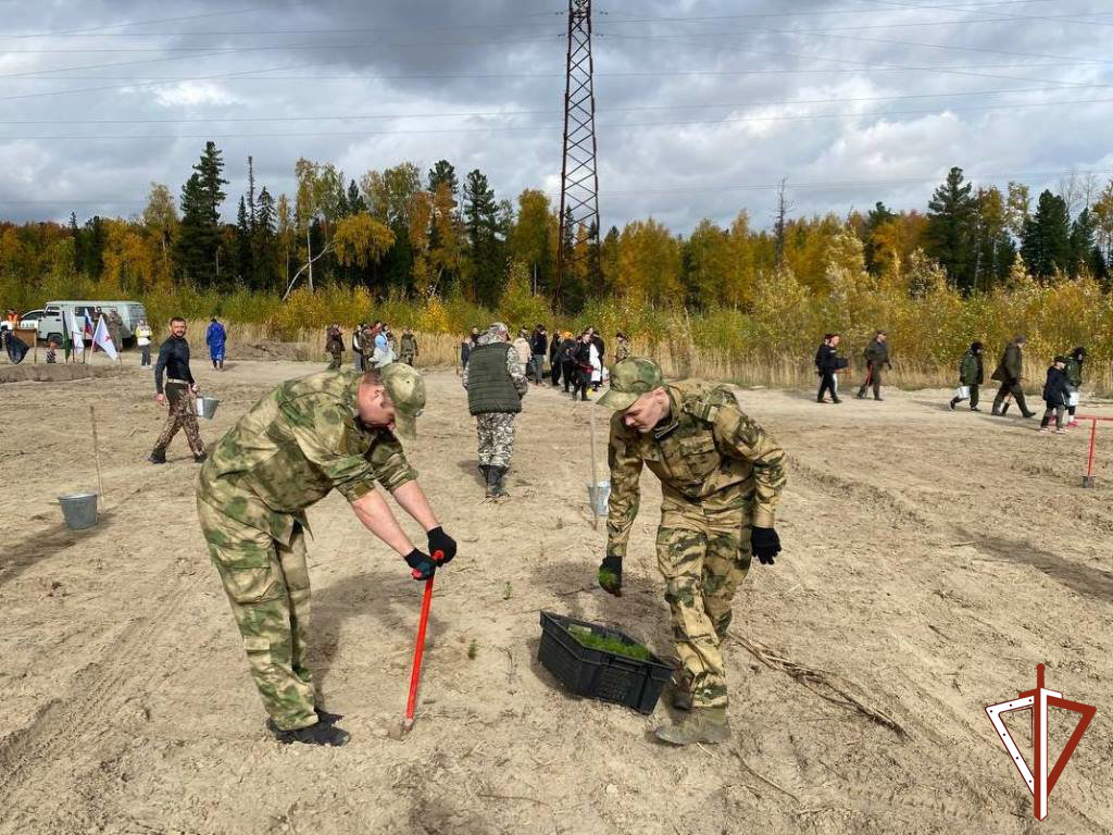 В Югре Росгвардия приняла участие во всероссийской акции «Сохраним лес».