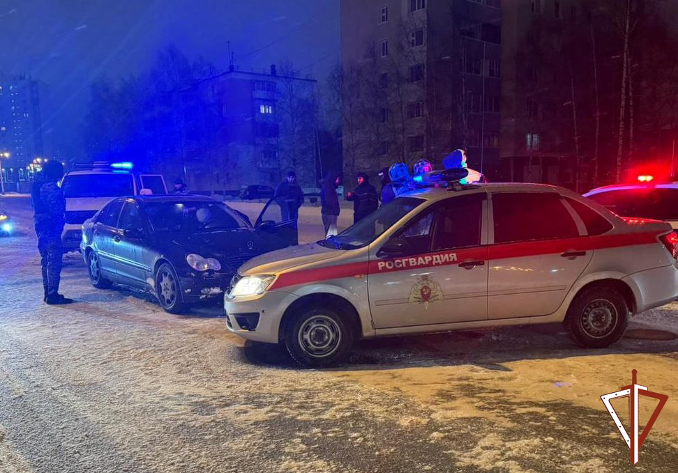 В Югре Росгвардия задержала подозреваемого в совершении угона автомобиля.