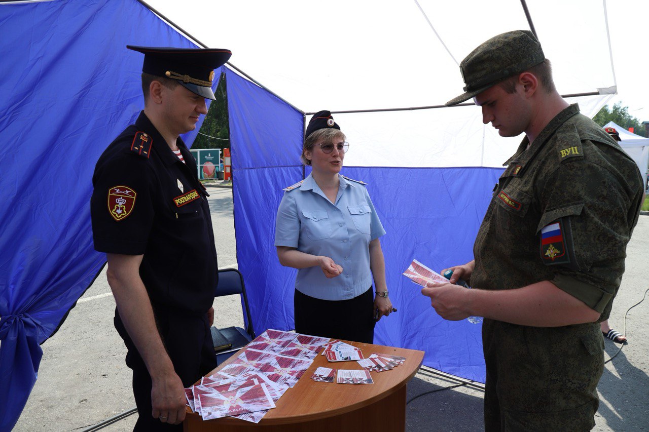 В Югре продолжается плановый прием граждан на службу в подразделения Росгвардии.