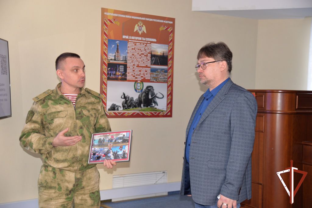 В Югре росгвардейцы встретились с представителем просветительской организации «Российское общество «Знание».