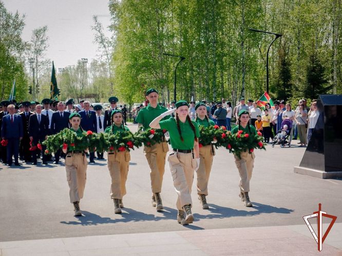 В Югре сотрудники Росгвардии обеспечили охрану общественного порядка в День пограничника.