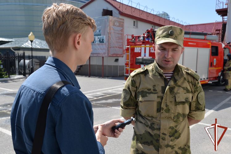 Росгвардия рассказала журналистам о тренировке при возникновении чрезвычайной ситуации.