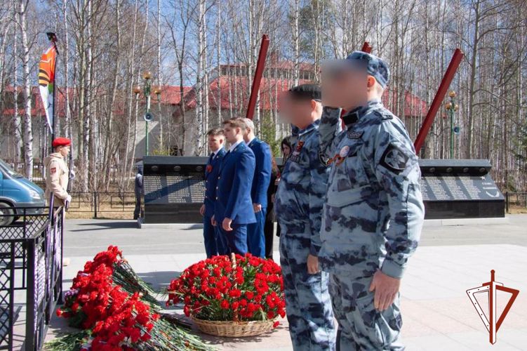 В Югре росгвардейцы приняли участие в памятных мероприятиях, посвященных 78-й годовщине Победы.