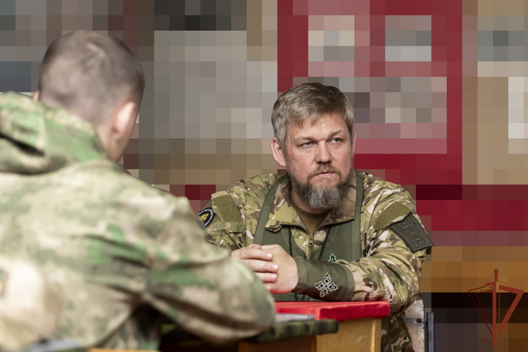 В Луганской Народной Республике священник Русской Православной Церкви встретился с росгвардейцами.