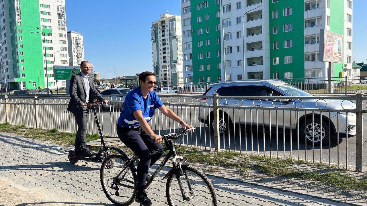 В Ханты-Мансийске проверили состояние велодорожек.