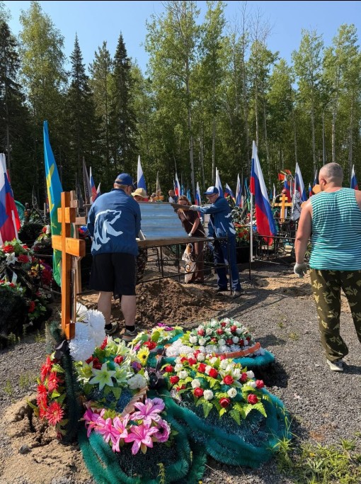 Хантымансийцы привели в порядок могилы участников и ветеранов войн.