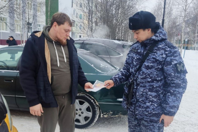 В эфире телекомпании «Югра» офицер Росгвардии озвучил меры по обеспечению безопасности граждан в новогодние праздники. В эфире телекомпании «Югра» офицер Росгвардии озвучил меры по обеспечению безопасности граждан в новогодние праздники.