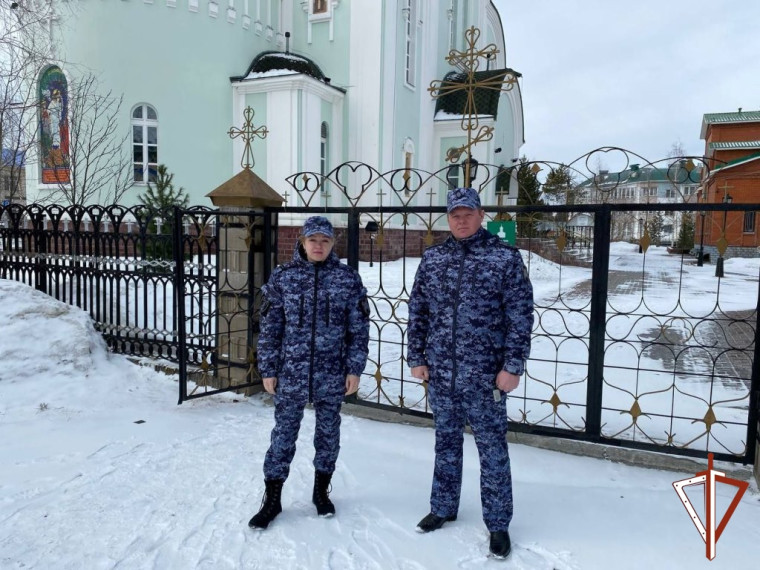 В Югре Росгвардия обеспечила правопорядок в период Радоницы. В Югре Росгвардия обеспечила правопорядок в период Радоницы.