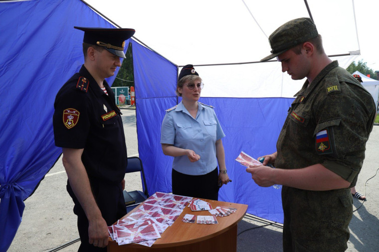 В Югре продолжается плановый прием граждан на службу в подразделения Росгвардии. В Югре продолжается плановый прием граждан на службу в подразделения Росгвардии.