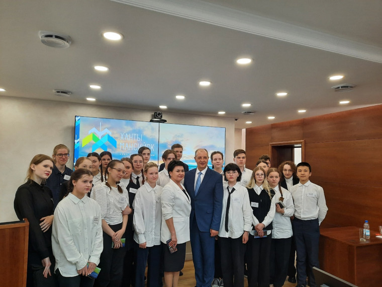 В день местного самоуправления трое ханты-мансийских участников конкурса «Единой России» «Народный гармонист Югры» показали свое мастерство старшеклассникам и депутатам городской Думы. В день местного самоуправления трое ханты-мансийских участников конкурса «Единой России» «Народный гармонист Югры» показали свое мастерство старшеклассникам и депутатам городской Думы.