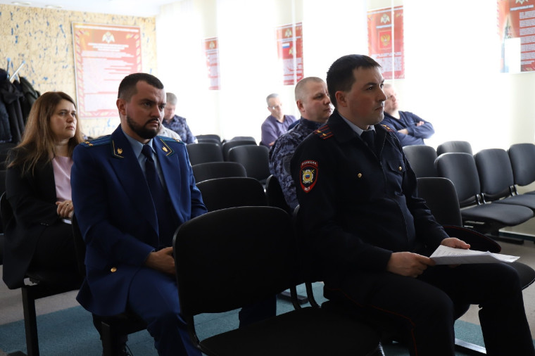 В столице Югры обсудили вопросы взаимодействия Росгвардии и частных охранных организаций в сфере обеспечения безопасности школ. В столице Югры обсудили вопросы взаимодействия Росгвардии и частных охранных организаций в сфере обеспечения безопасности школ.