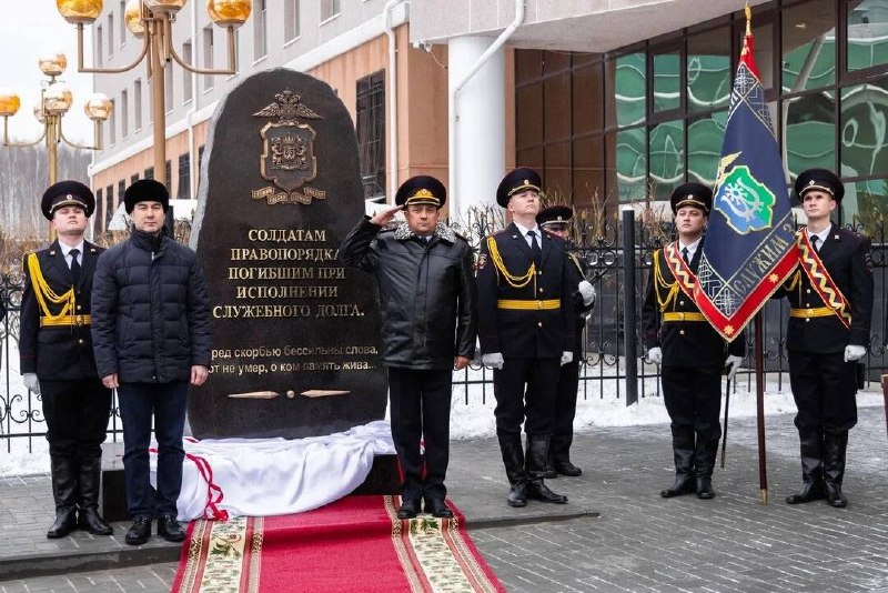 Глава Ханты-Мансийска поздравил сотрудников ОВД с профессиональным праздником.